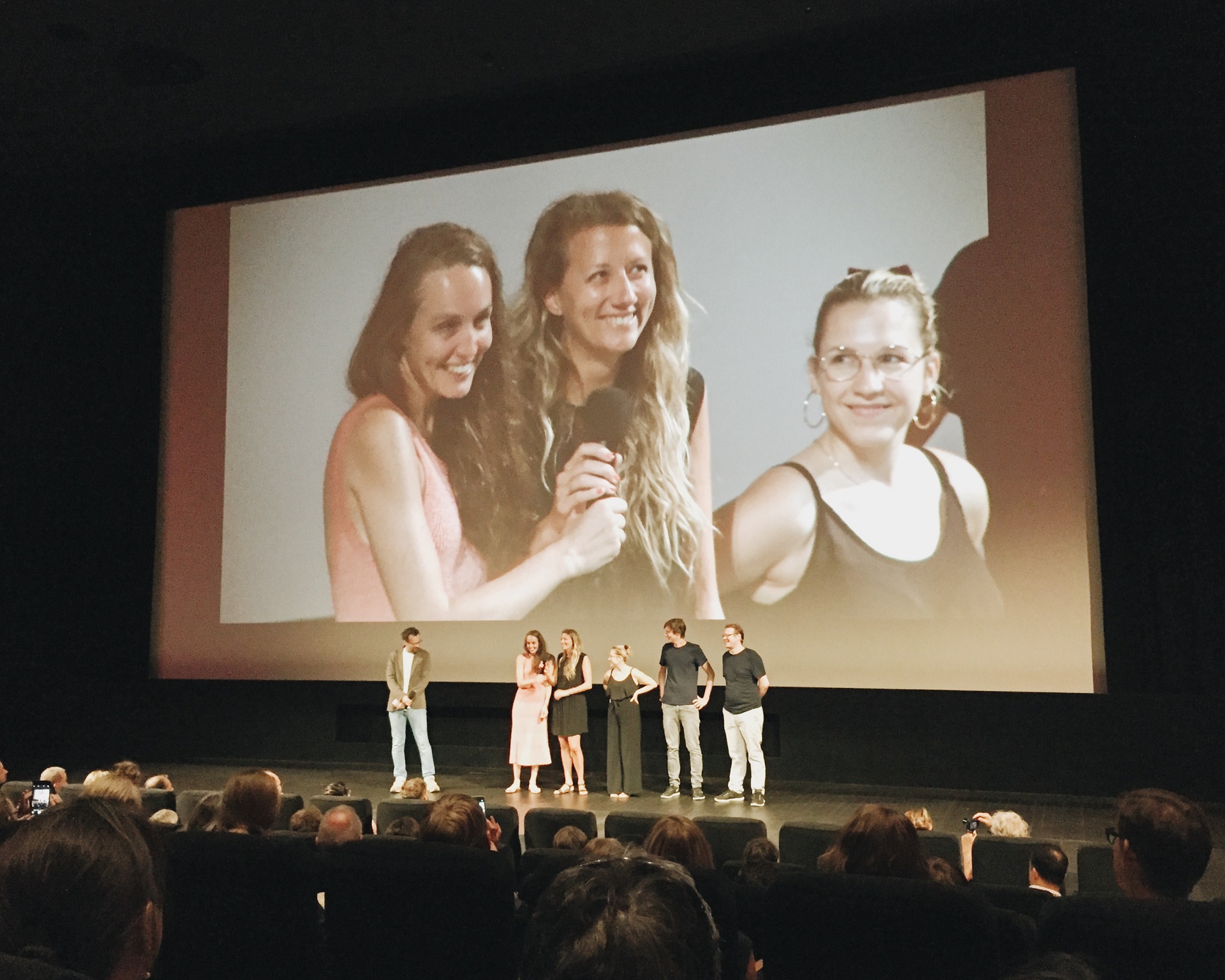 Die Regisseurin Nicole Vögele (links) und ihre Produzentinnen