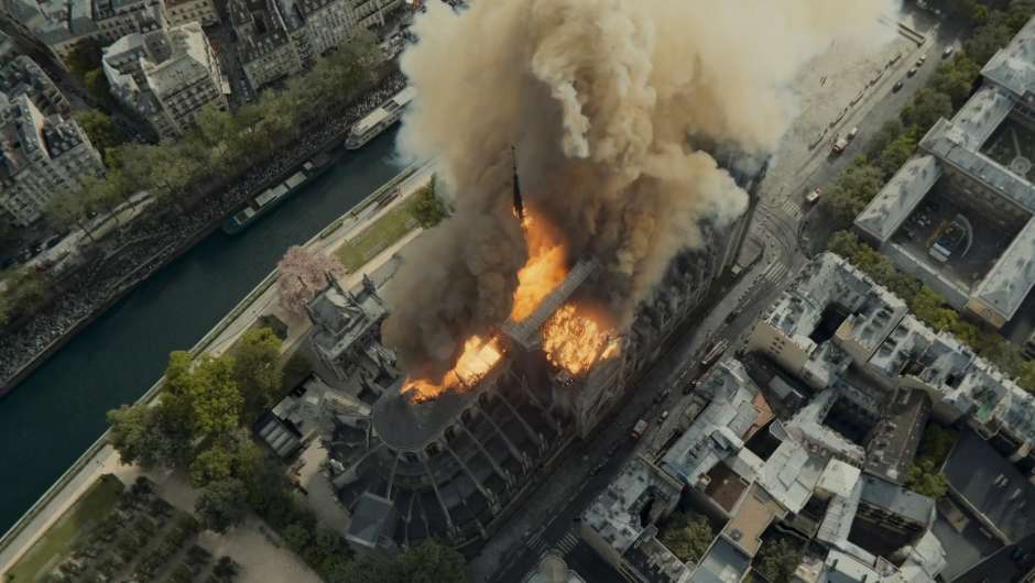 Screenshot zu Notre Dame on Fire (2022) von Jean-Jacques Annaud