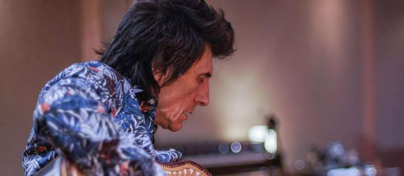 Filmstill zu Ronnie Wood: Somebody Up There Likes Me (2019) von Mike Figgis