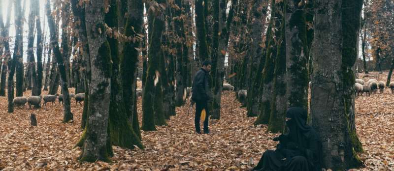 Filmstill zu In Between Dying (2020) von Hilal Baydarov