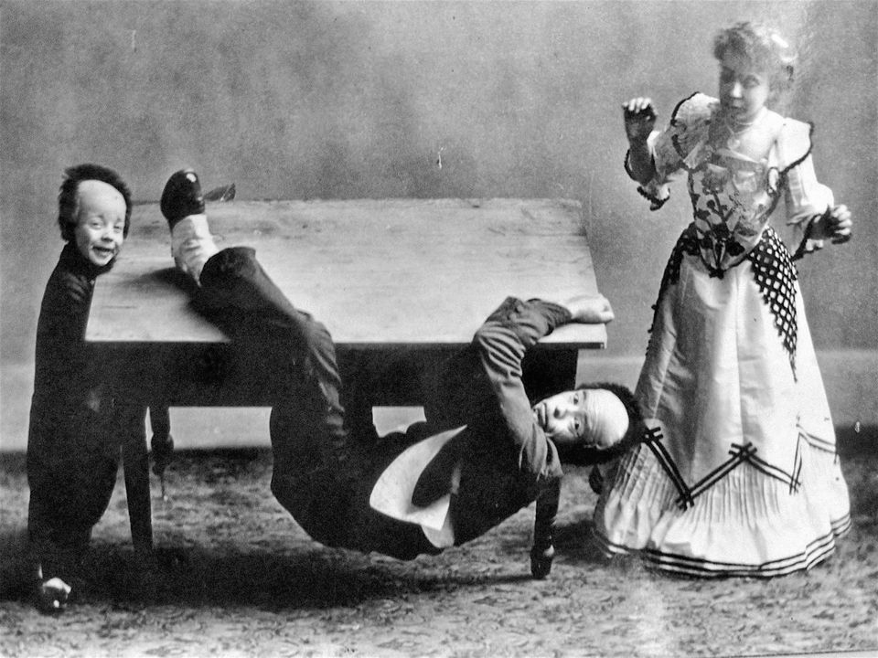 Die "Three Keatons": Buster und seine Eltern 1901; Gemeinfrei
