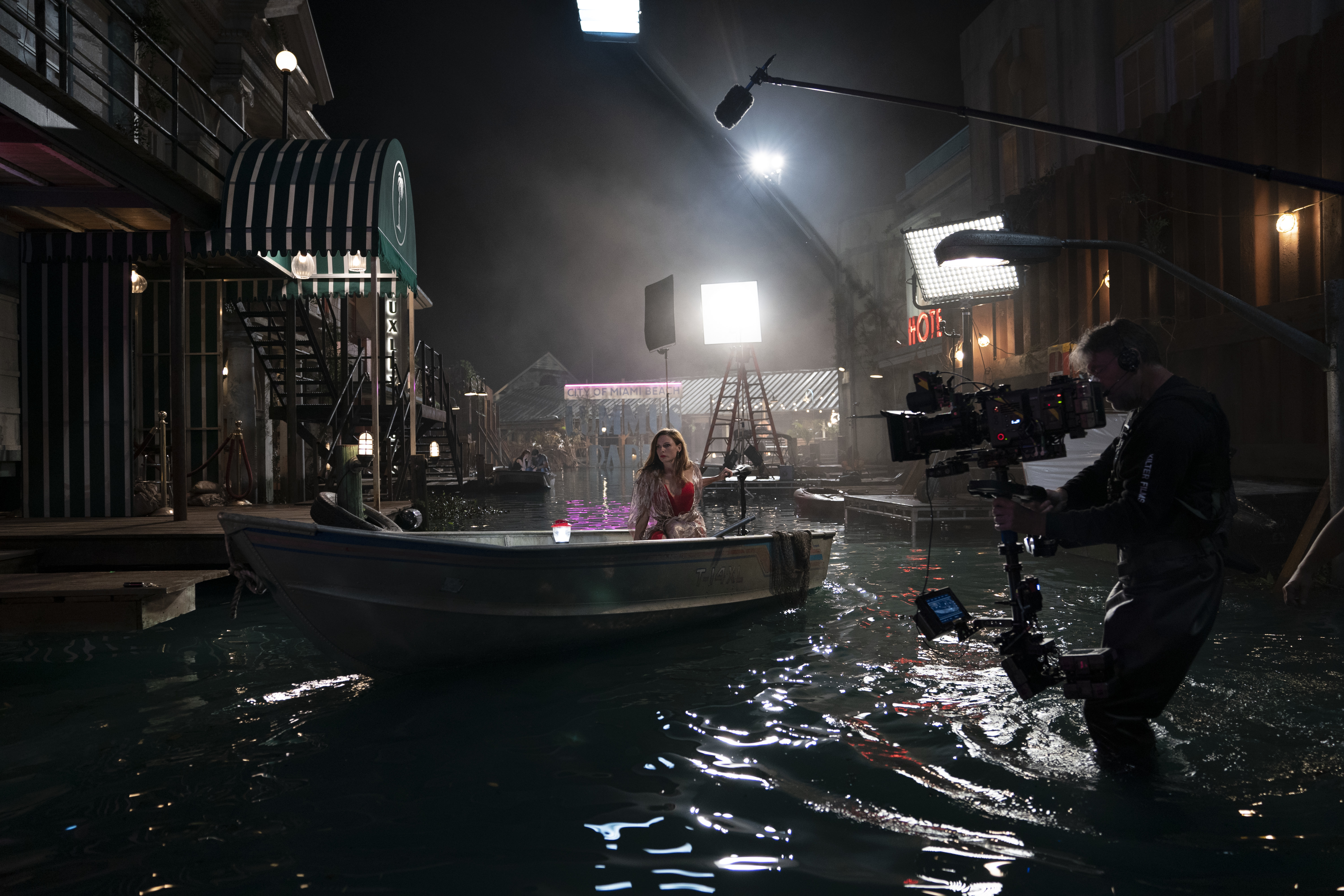 Rebecca Ferguson am Set von REMINISCENCE © 2021 Warner Bros. Entertainment Inc. / Ben Rothstein