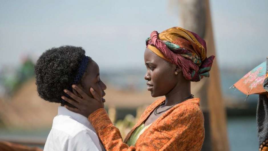 Lupita Nyong'o und Madina Nalwanga in "Queen of Katwe"