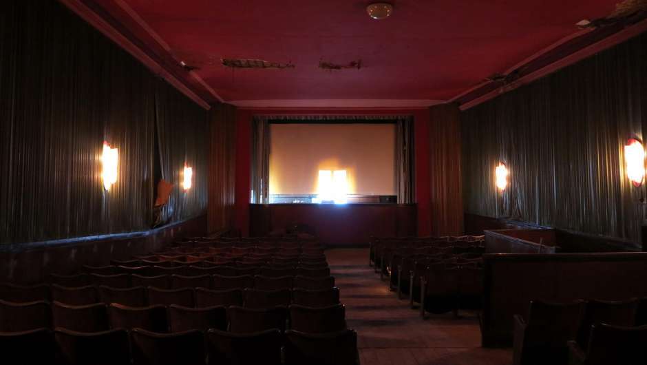 Kinosaal des bis 1985 betriebenen Kinos "Eden-Lichtspiele" in Lübeck