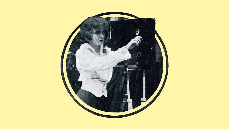 Francelia Billington 1914 mit einer Filmkamera