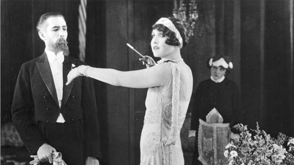 Karl Falkenberg und Carmelita Geraghty in Alfred Hitchcocks "The Pleasure Garden".