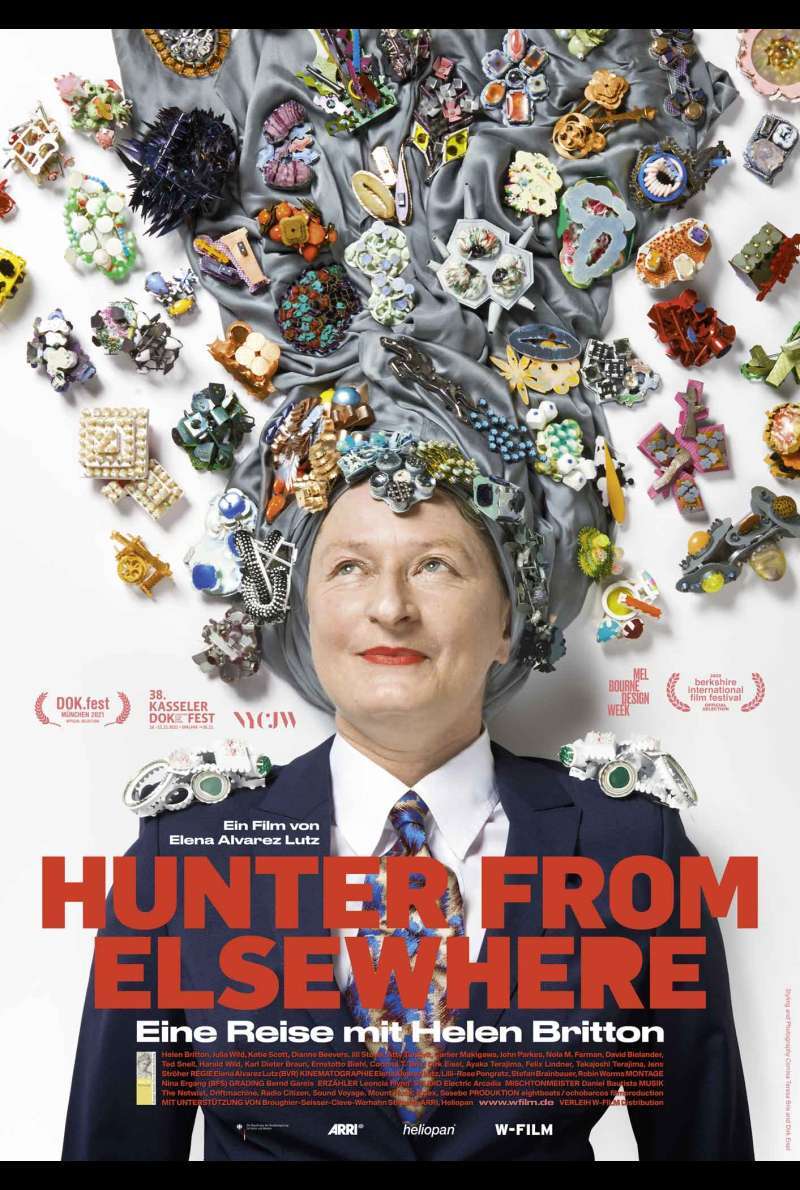 Filmstill zu Hunter From Elsewhere - Eine Reise mit Helen Britton (2021) von Elena Alvarez Lutz