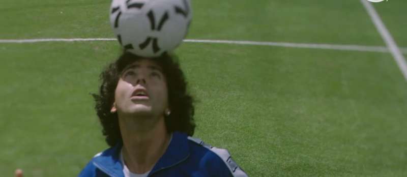 Still zu Maradona - Leben wie ein Traum (TV-Serie, 2021) von Alejandro Aimetta