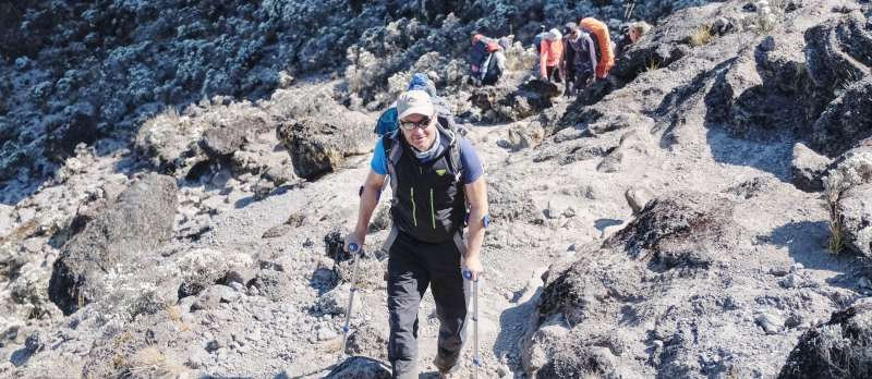 Filmstill zu Kilimandscharo - Diesmal mit Krücken (2022) von Michael Scheyer
