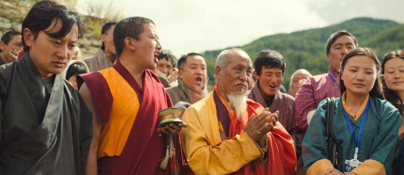 Filmstill zu The Monk and the Gun (2023) von Pawo Choyning Dorji