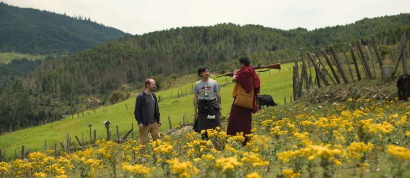 Filmstill zu Was will der Lama mit dem Gewehr? (2023) von Pawo Choyning Dorji